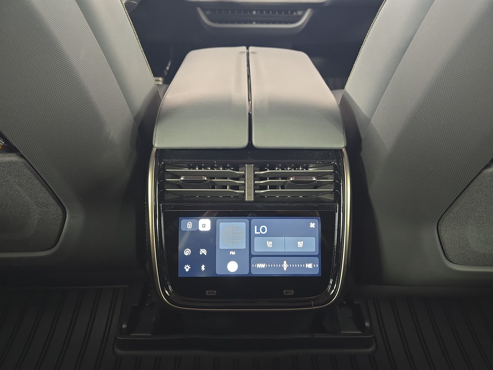 Used 2022 Rivian R1S Launch Edition Quad AWD/4WD image 29