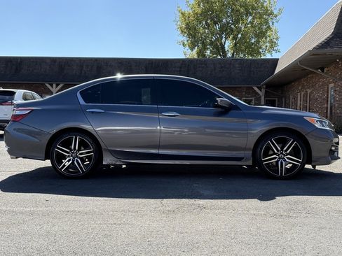 Used 2017 Honda Accord Sport image 6
