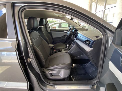 Certified 2023 Volkswagen Taos SE FWD image 39