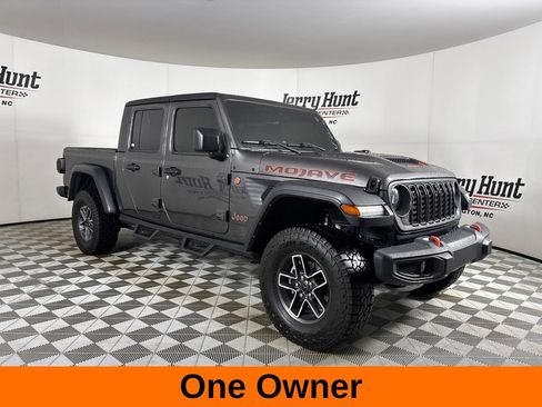 Used 2024 Jeep Gladiator Mojave w/ Technology Group AWD/4WD image 4