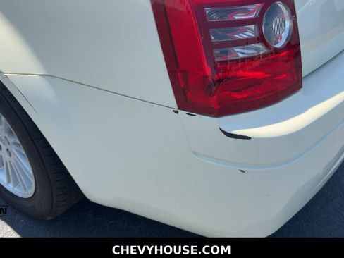 Used 2009 Chrysler 300 LX RWD image 19