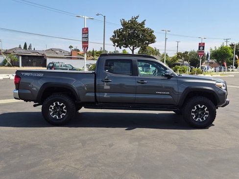 Used 2019 Toyota Tacoma TRD Off-Road AWD/4WD image 4