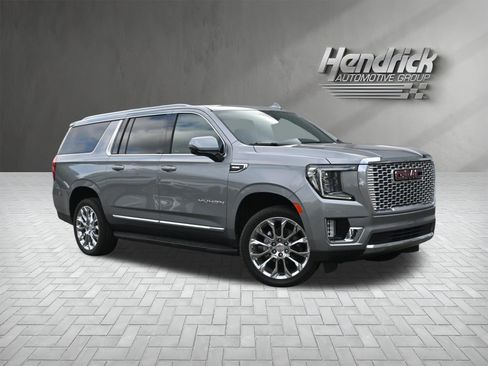 Used 2023 GMC Yukon XL SLT w/ SLT Premium Package AWD/4WD image 2