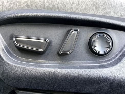 Used 2025 Toyota Camry SE w/ Convenience Package FWD image 34