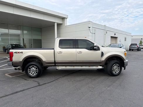 Used 2017 Ford F250 Lariat w/ Lariat Value Package AWD/4WD image 2