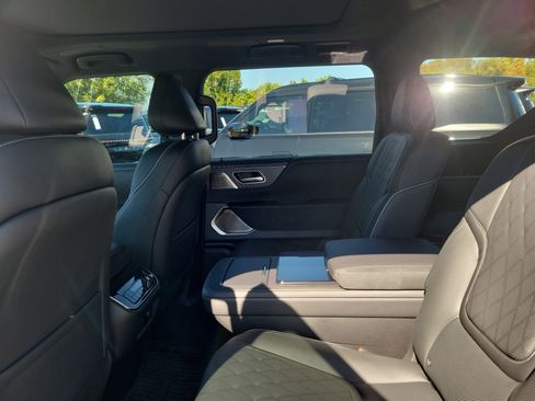 New 2026 INFINITI QX80 Autograph w/ Premium Cargo Package image 9