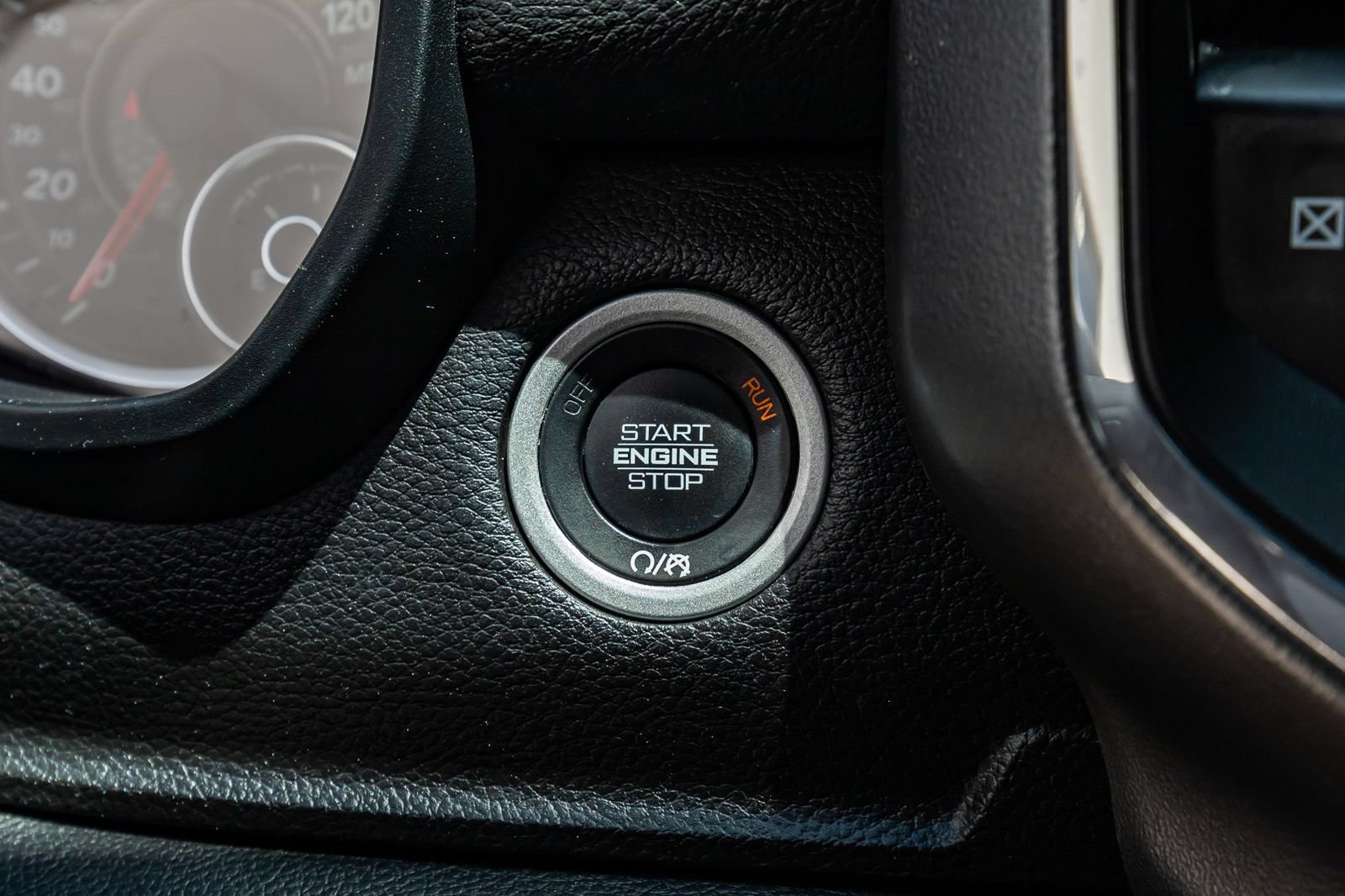 Used 2025 RAM 1500 Laramie AWD/4WD image 23