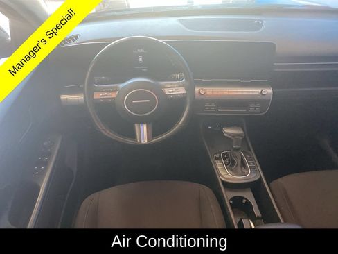 Used 2025 Hyundai Kona SEL AWD/4WD image 4