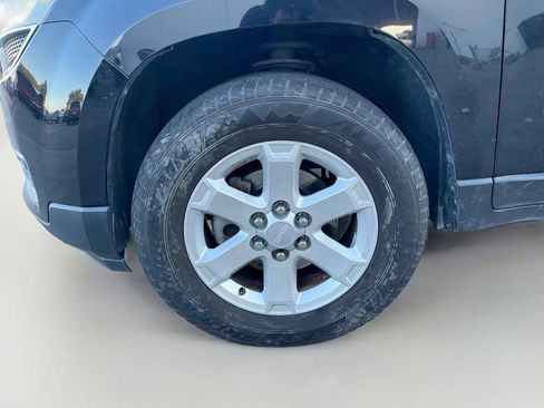 Used 2016 GMC Acadia SLE FWD image 29