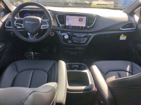 New 2026 Chrysler Pacifica Select image 16