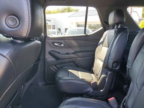 Used 2023 Chevrolet Traverse LT image 13