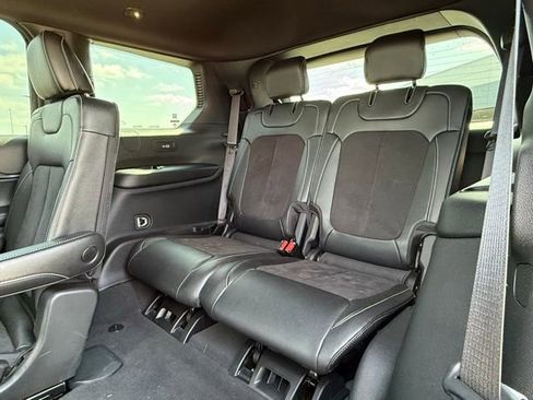 Used 2024 Jeep Grand Cherokee L Altitude image 18