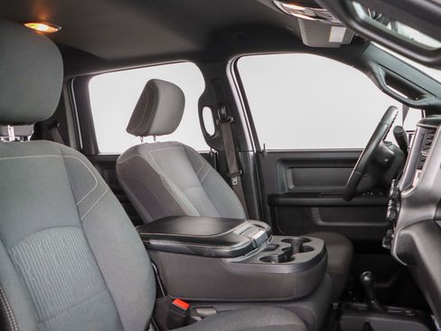 Used 2024 RAM 3500 Tradesman w/ Chrome Appearance Group image 26