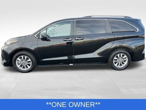 Used 2023 Toyota Sienna XLE image 3