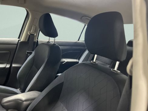 Used 2025 Nissan Versa SV image 12