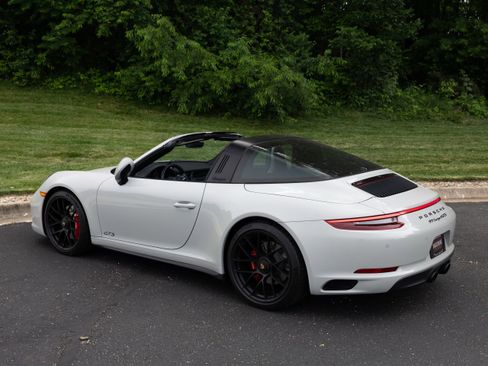 Used 2019 Porsche 911 Targa 4 GTS AWD/4WD image 2