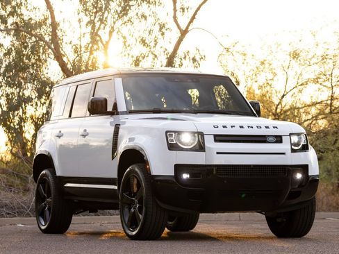 Used 2025 Land Rover Defender 110 V8 AWD/4WD image 17
