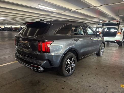 Certified 2023 Kia Sorento S w/ Panoramic Sunroof Package FWD image 4