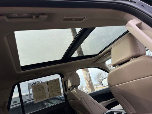 Used 2024 Ford Expedition Limited image 12