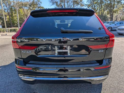 Certified 2023 Volvo XC60 B5 Ultimate w/ Protection Package Premier image 5