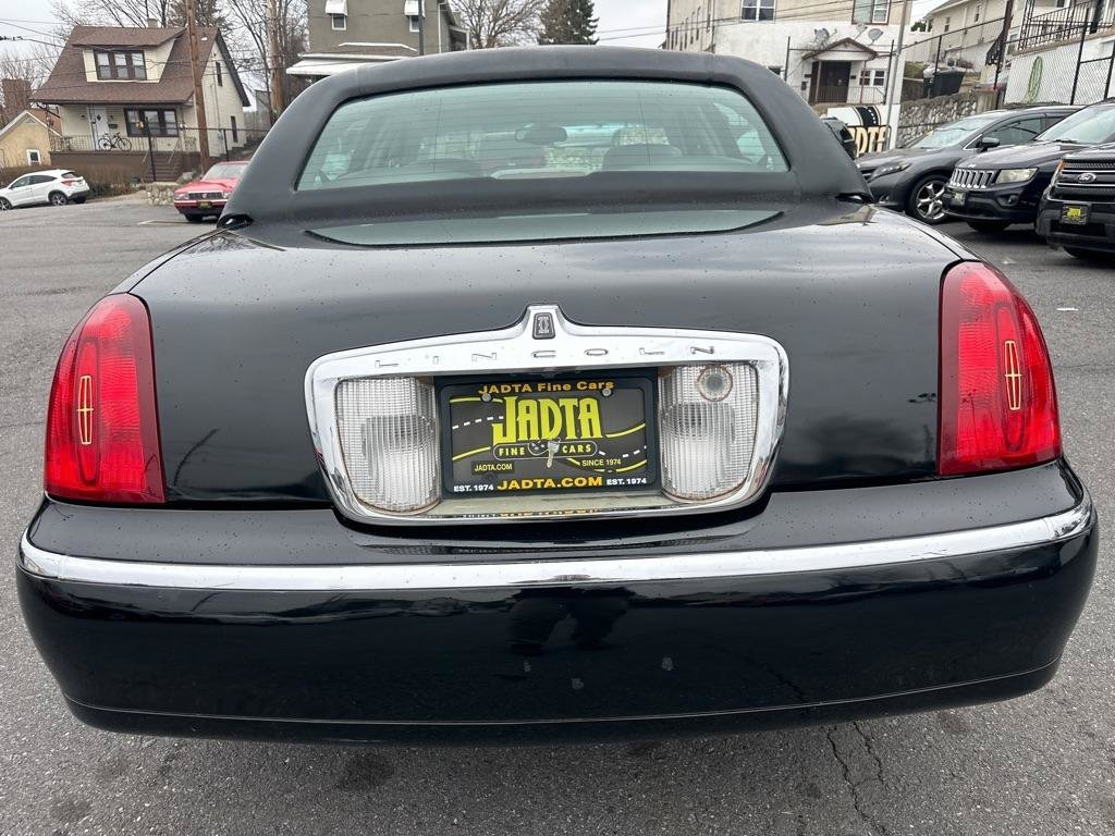 Used 2002 Lincoln Town Car Cartier RWD image 32