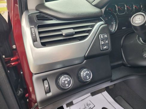 Used 2019 Chevrolet Tahoe LT w/ Luxury Package AWD/4WD image 18
