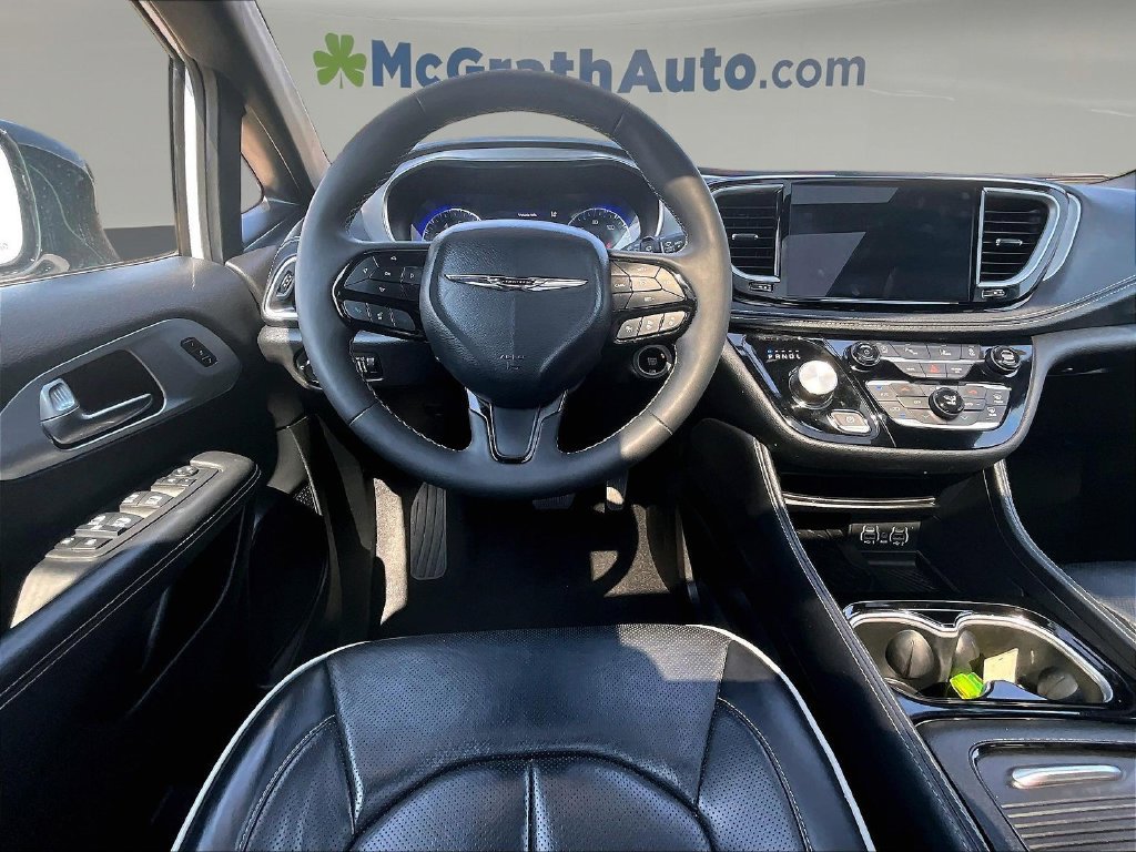 Used 2025 Chrysler Pacifica Limited FWD image 10