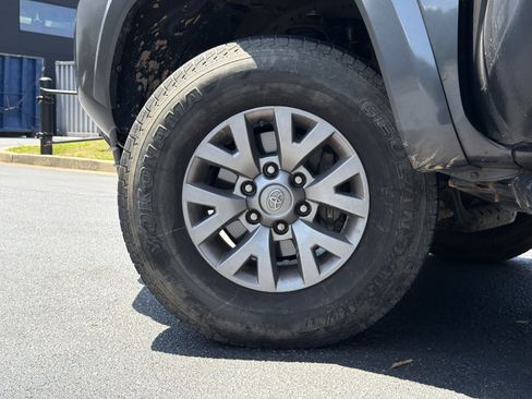 Used 2019 Toyota Tacoma SR5 RWD image 17