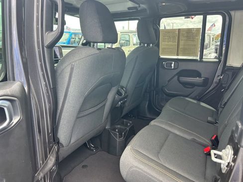 Used 2024 Jeep Wrangler Unlimited Sport AWD/4WD image 31