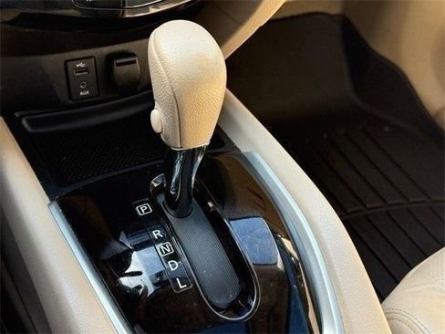 Used 2015 Nissan Rogue SL w/ SL Premium Package image 23