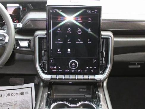 Used 2025 GMC Yukon XL Elevation image 34