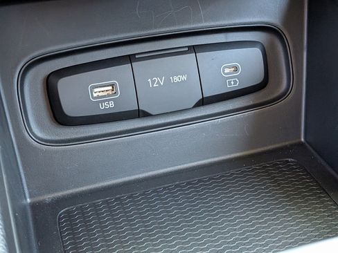 Used 2023 Hyundai Venue SEL FWD image 29