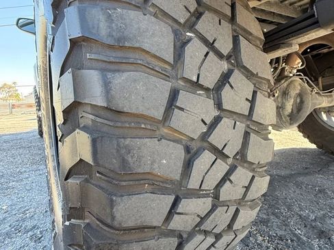 Used 2016 Toyota Tacoma SR5 w/ SR5 Appearance Package (SN) image 19