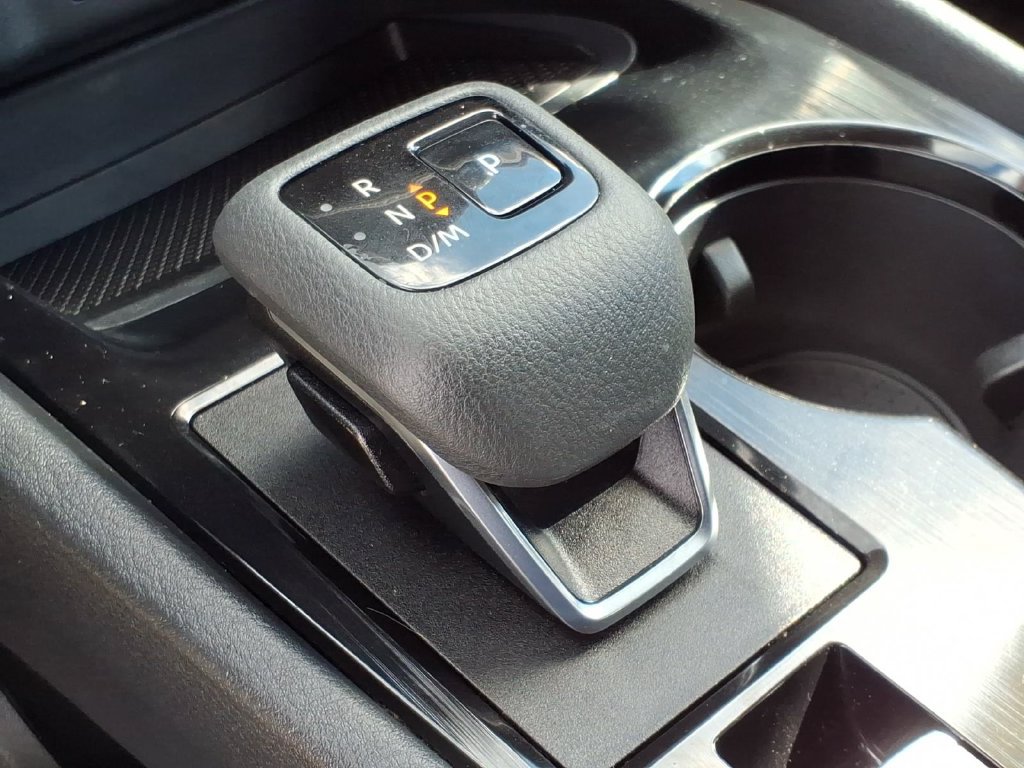 Used 2024 Nissan Rogue S AWD/4WD image 18