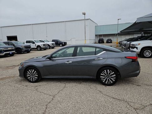Used 2025 Nissan Altima 2.5 SV FWD image 5