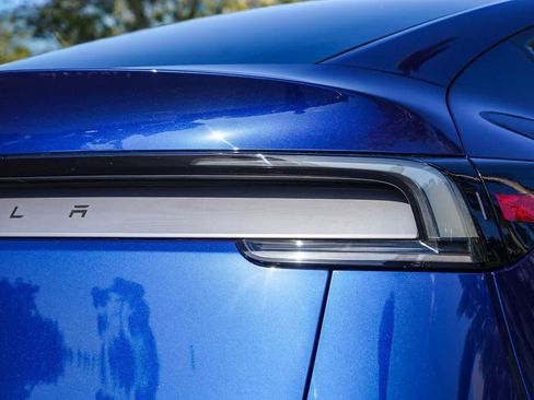 Used 2026 Tesla Model Y Long Range AWD/4WD image 7