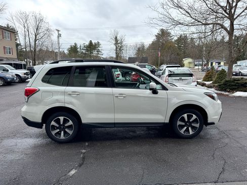 Used 2018 Subaru Forester 2.5i Premium w/ All-Weather Package image 6