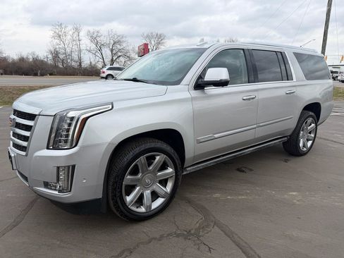 Used 2019 Cadillac Escalade ESV Premium Luxury image 2