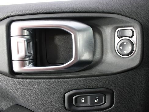Used 2025 Jeep Wrangler Unlimited Sahara AWD/4WD image 14