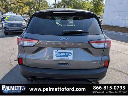 Used 2021 Ford Escape SE w/ SE Sport Appearance Package image 4