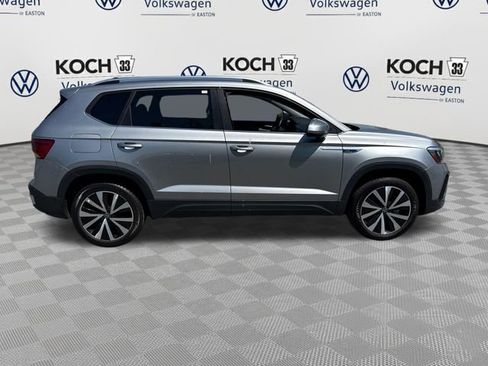 Used 2024 Volkswagen Taos SE FWD image 9