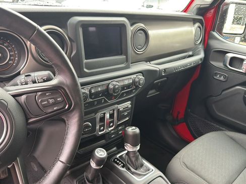 Used 2019 Jeep Wrangler Sport AWD/4WD image 13