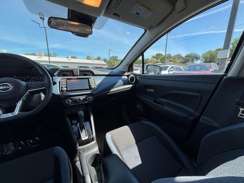 Used 2025 Nissan Versa SV FWD image 33