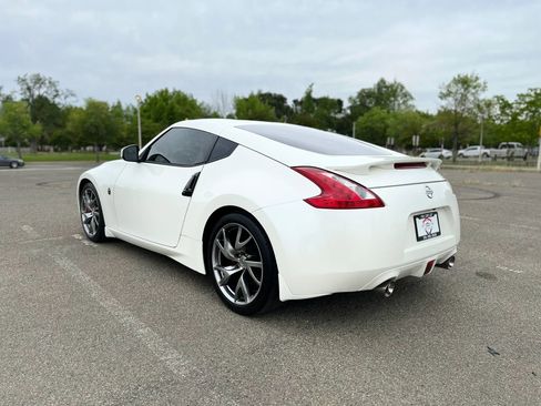 Used 2016 Nissan 370Z Coupe RWD image 7