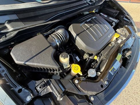 Used 2016 Chrysler Town & Country Touring FWD image 24
