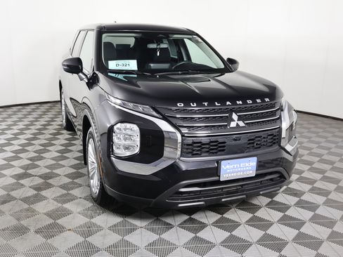 Used 2023 Mitsubishi Outlander ES AWD/4WD image 3