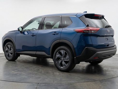 Used 2025 Nissan Rogue SV FWD image 6