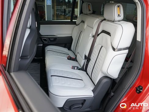 Used 2023 Rivian R1S Launch Edition image 24