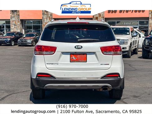Used 2017 Kia Sorento EX w/ EX Premium Package FWD image 3
