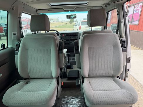 Used 2003 Volkswagen Eurovan MV FWD image 11